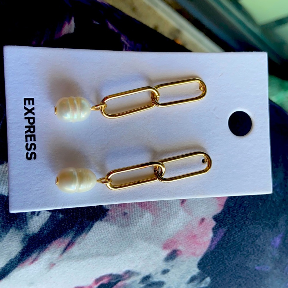 Express Earring - Picture 2 of 3